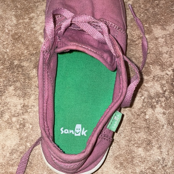 VERY Gently Used Sanuk Girls Sneakers - Picture 5 of 6